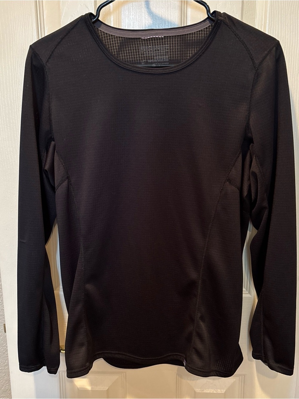 Women’s Patagonia Capilene Midweight Crew Base Layer Top size Medium